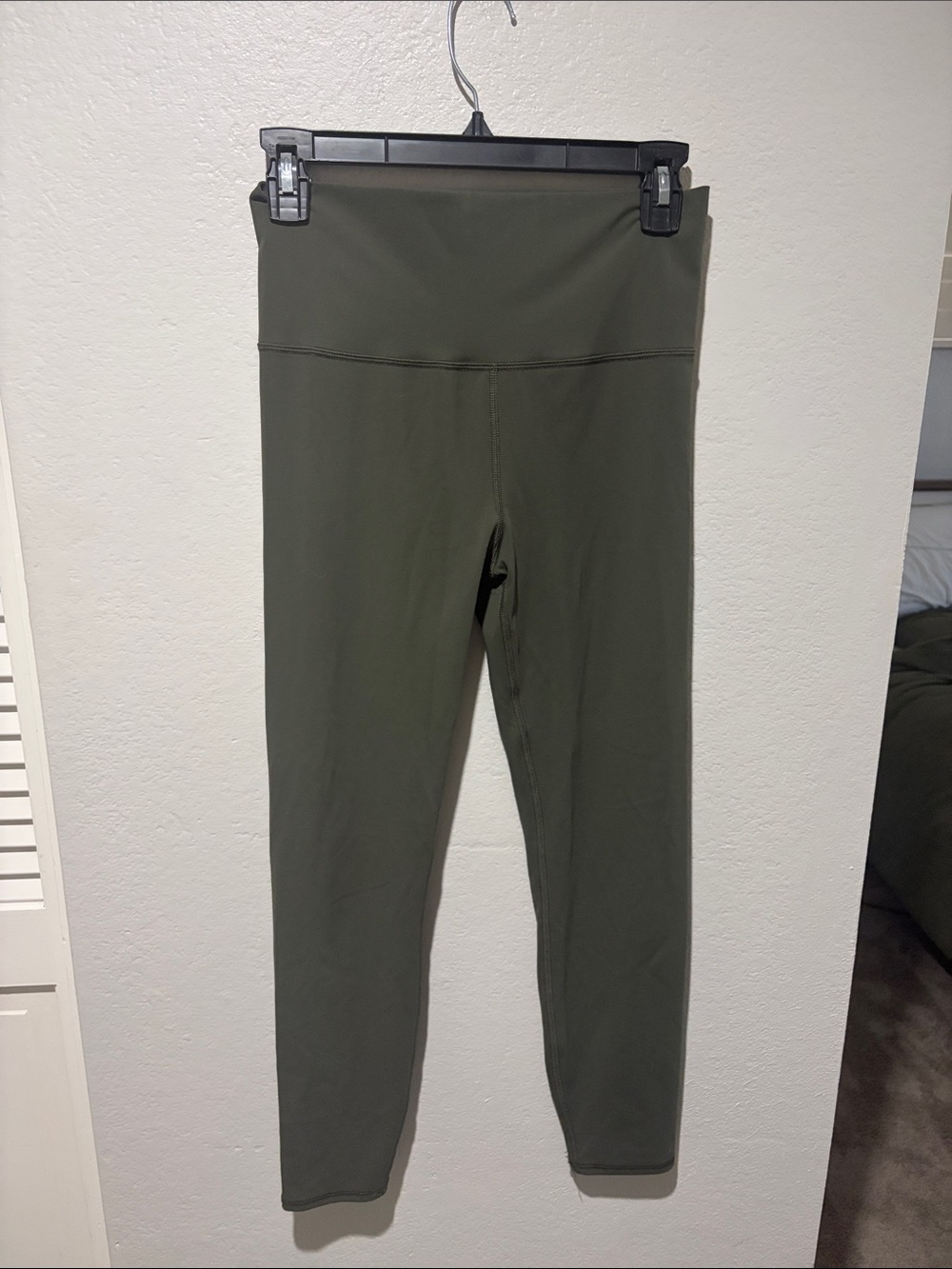 Vuori High-Waist Olive Green Leggings